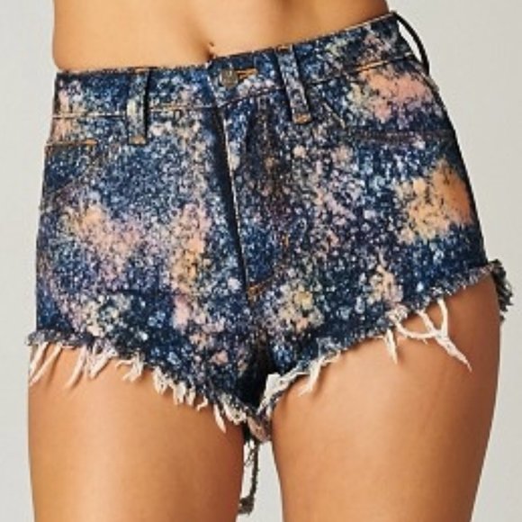 🌈🌌 Acid Wash High Waisted Frayed Jean Shorts 💗 - Picture 1 of 6